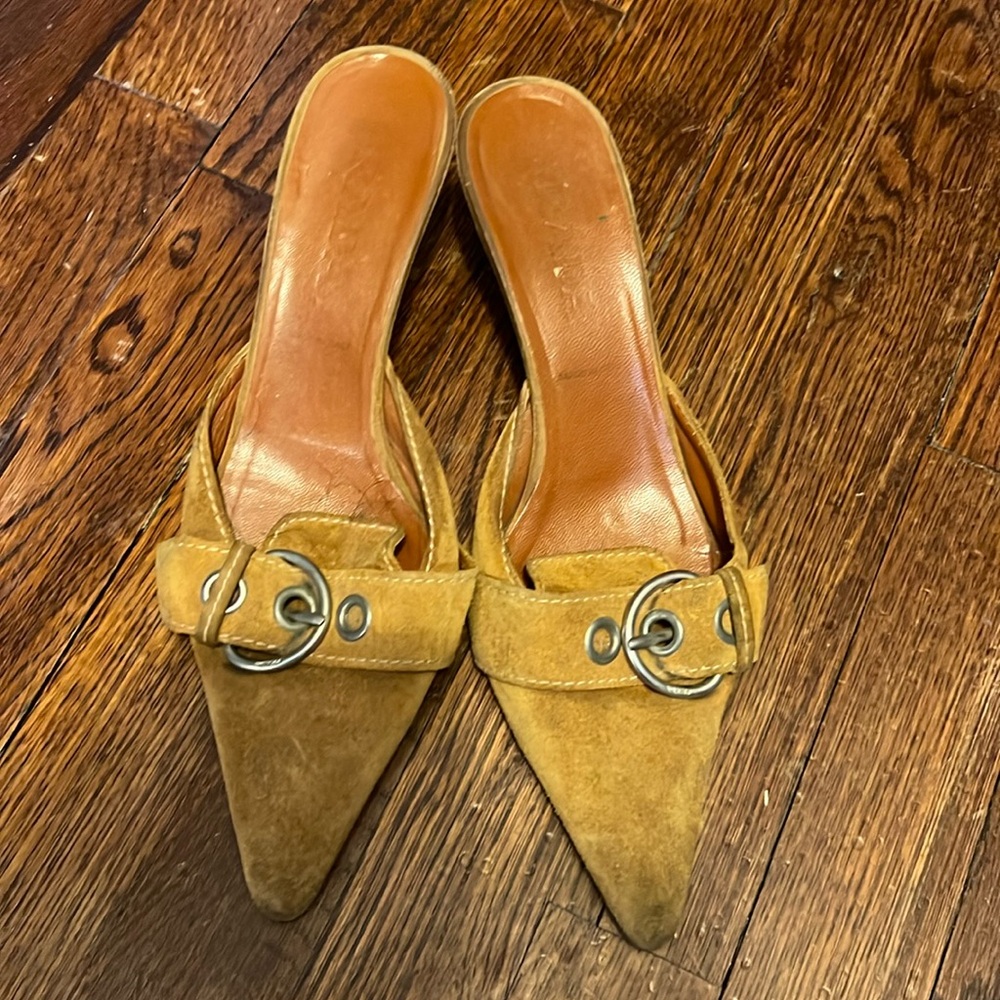 Prada open back suede shoes in size 39 in beige.